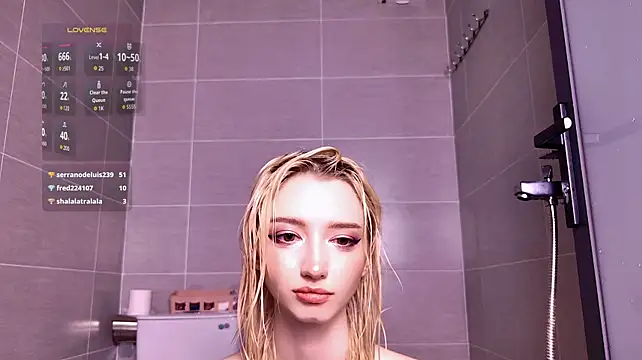 FoxyChpoxi live cam on StripChat