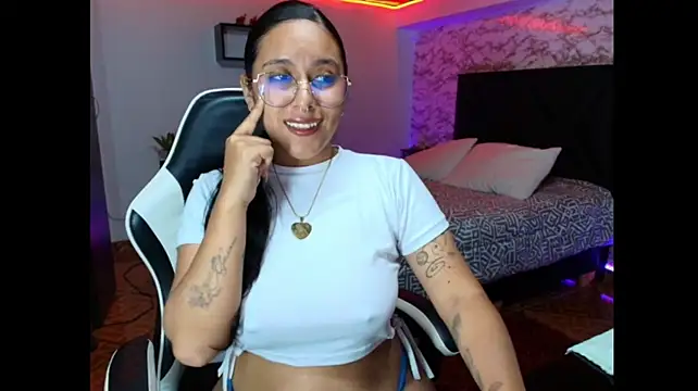 Camila_IRoose webcam