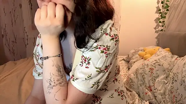 CurlieDoll webcam