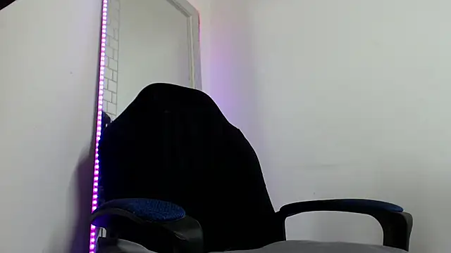 Nash_fit18 live cam on StripChat