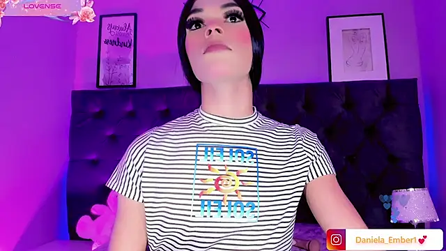 Amira_Ember webcam