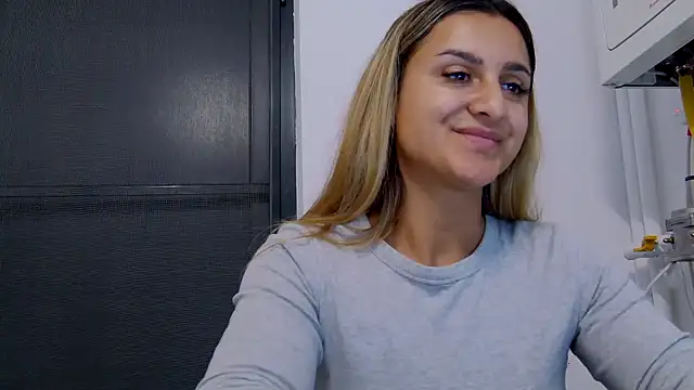 NicolePlay webcam