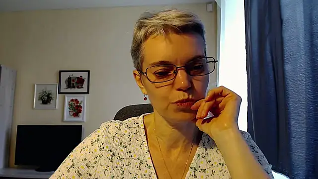 CutieErikaa live sex cam