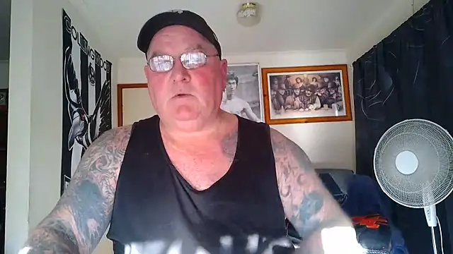KINKYBLUEYES69 webcam