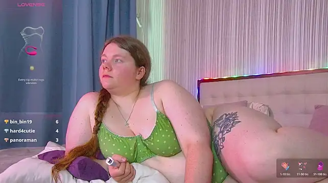 RubyValen live sex cam