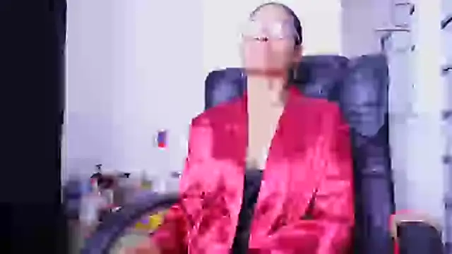 Aries_Mature live cam on StripChat