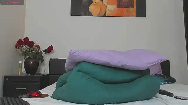 GoldenLunaa webcam