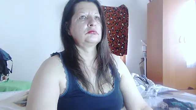 ExtasyMature live cam on StripChat