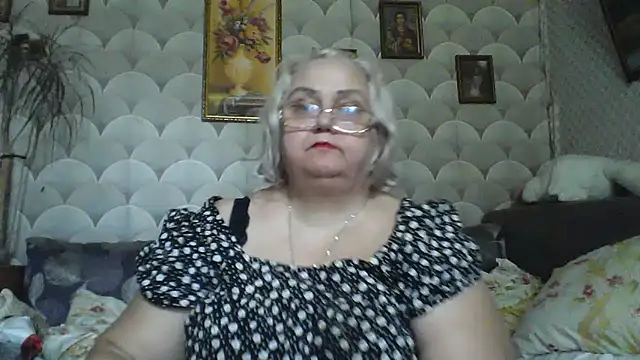 MarinaFarina53 live cam on StripChat