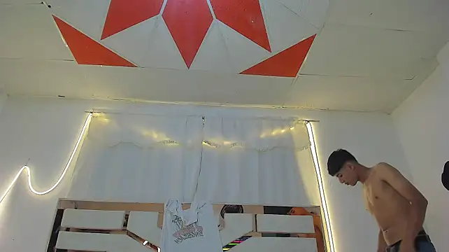 ADRIAN_LUUST webcam