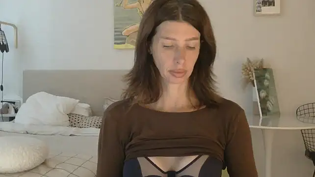 WhiteQueen888 webcam
