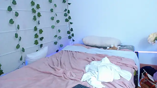 Sarabubbie live sex cam