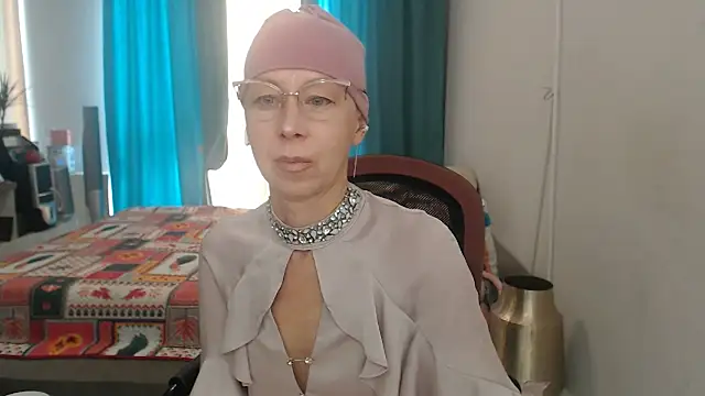 LuxuryNika live cam on StripChat