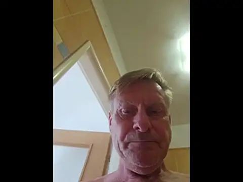johnnym1 live cam on StripChat