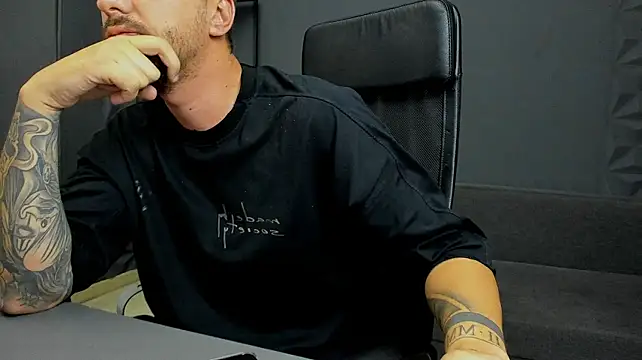 LoganStroud webcam