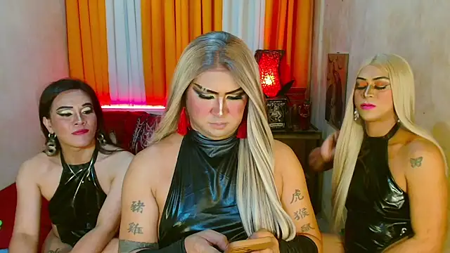Playful_Top_Shemale webcam