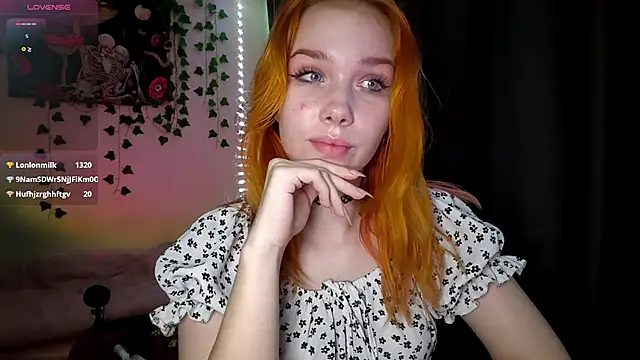 RedAriana webcam