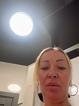 Nolly_moniika__ webcam