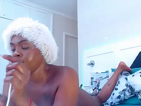 LuciousLips96 webcam