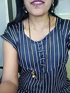 Deepa_kannadatelugu live cam on StripChat