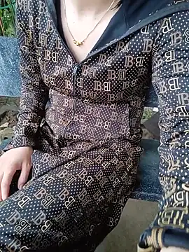 line2xx_sexy live cam on StripChat