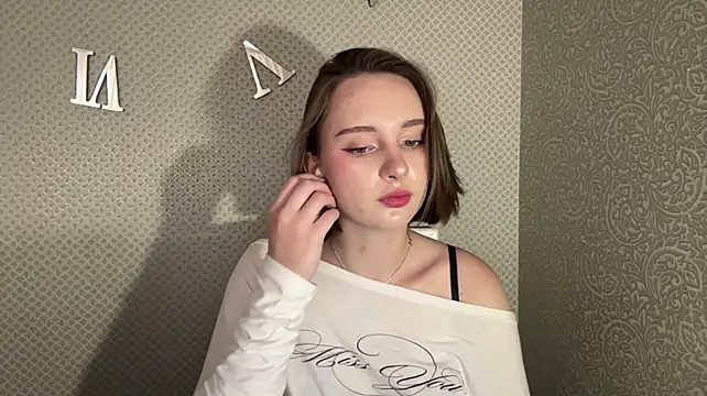 LovieClausing webcam