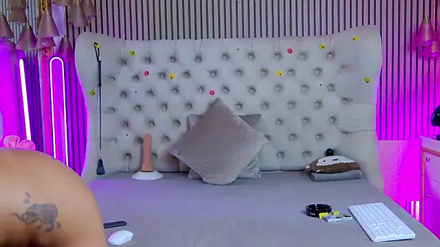 PlayfulShow webcam