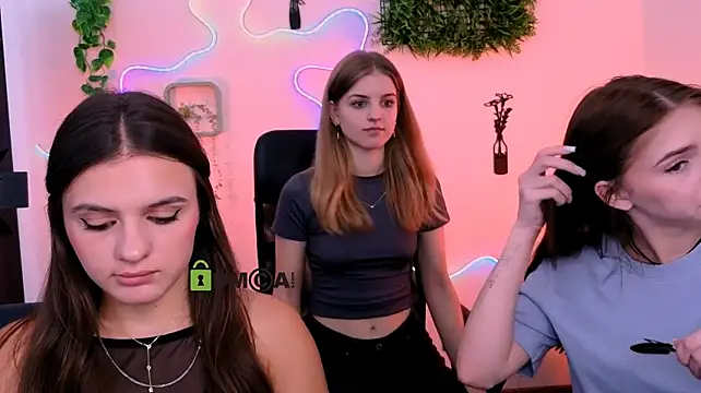 lisa_dark_ webcam