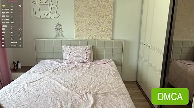 JuliaPierce live cam on StripChat