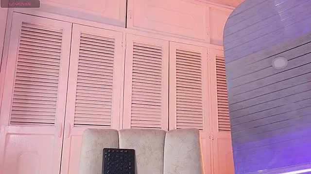Katiaa_n live cam on StripChat