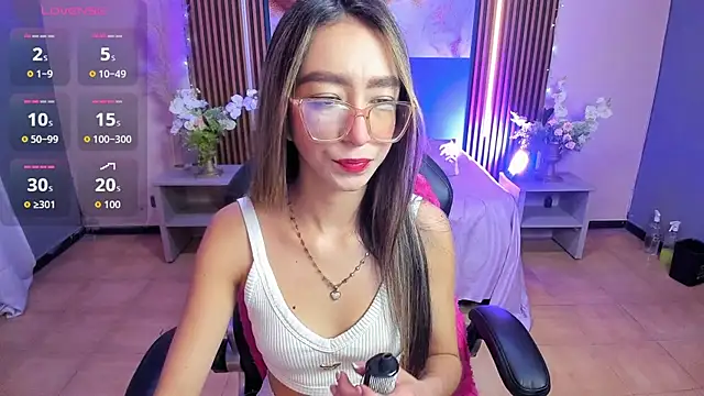Helen_foxy69