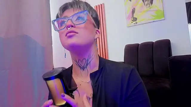 Rebeka-baker live cam