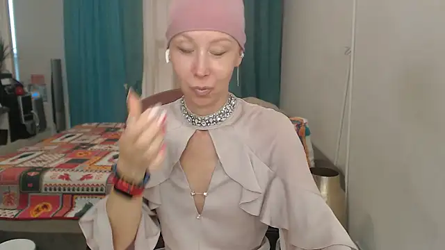 LuxuryNika live cam on StripChat