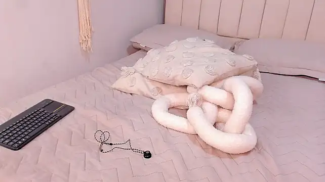 Ashley_Beaomunt webcam