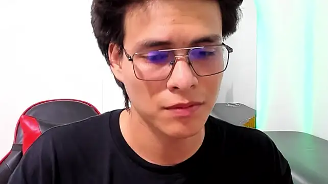 adam_2324 webcam