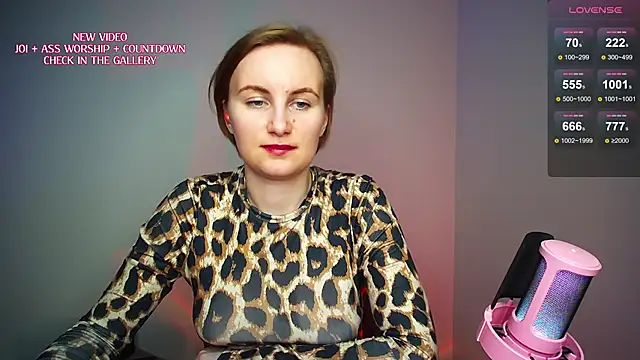 KinkyMissCherry webcam