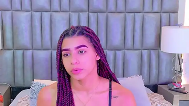 TiaraRosse live cam on StripChat