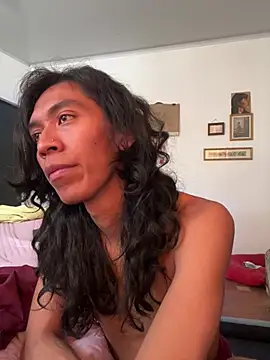 MadamLeRouge live cam on StripChat