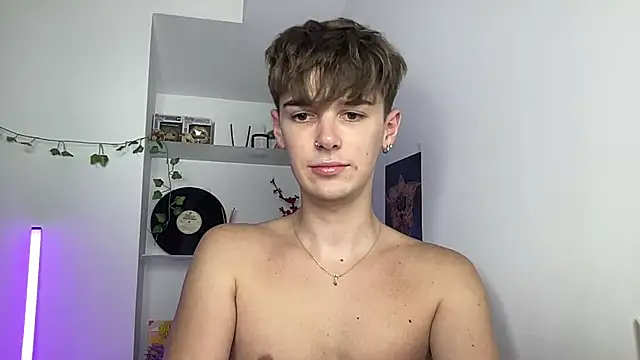 YourMilkyGuy webcam