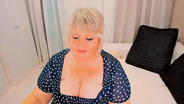 BIGTITSBBW webcam