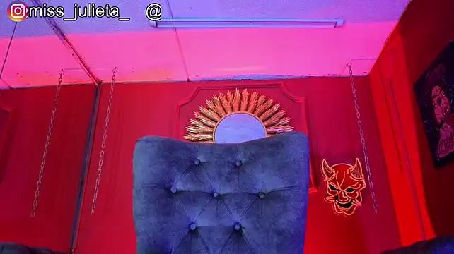 Julieta_Russell webcam
