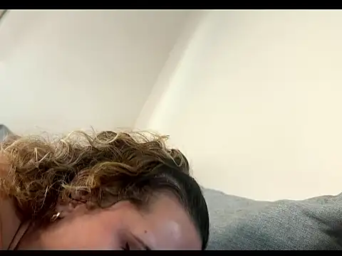 DerkAndValentina live sex cam