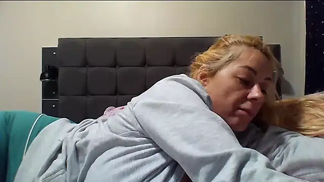 _karolynesyera_ webcam