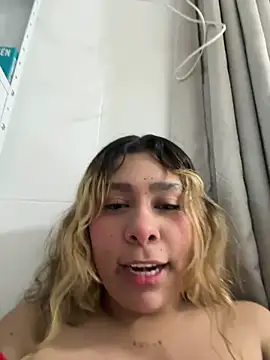 Sophie19__ live cam on StripChat