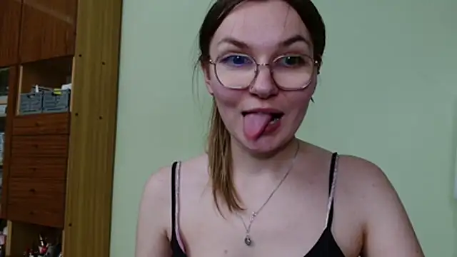LooveELLYx webcam