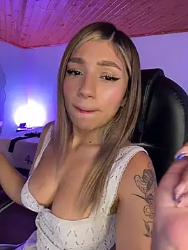 Issa_pink18 webcam