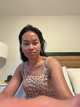 Lovely_girl34 live cam on StripChat