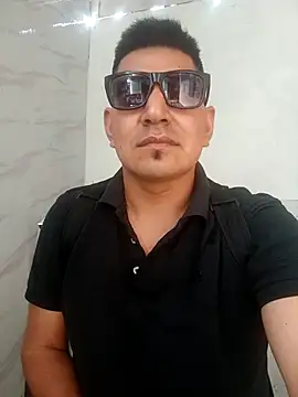 latino17 live cam on StripChat
