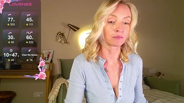 sexuallycorrecte live sex cam