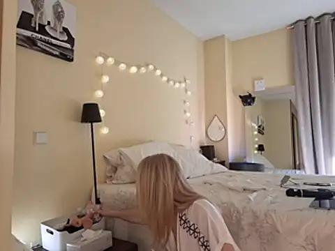 Viana_The_Body webcam